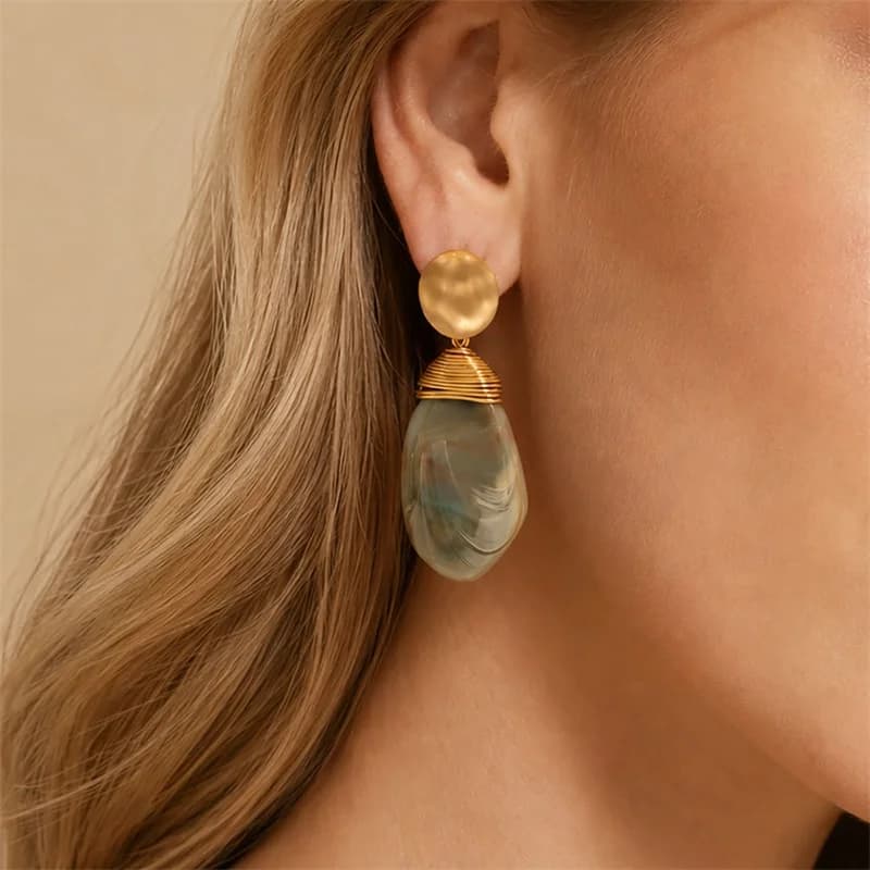 أقراط متدلية بتصميم عطلة من الراتنج