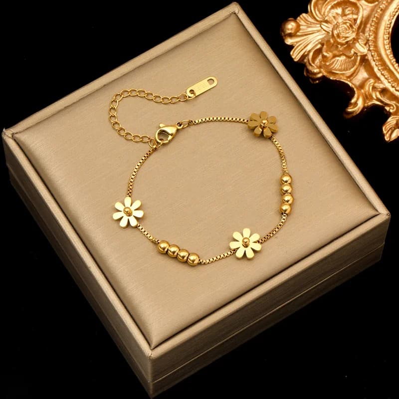 طقم قلادة وسوار زهرة ذهبية
