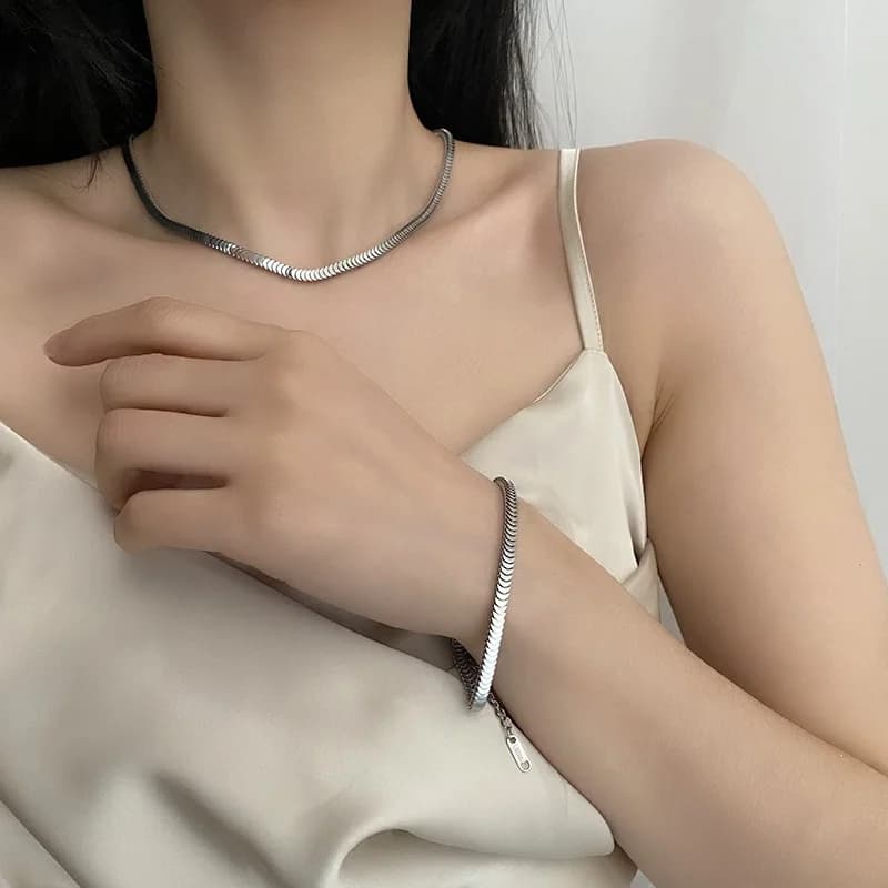 سوار سلسلة الثعبان من الفولاذ المقاوم للصدأ بلون فضي